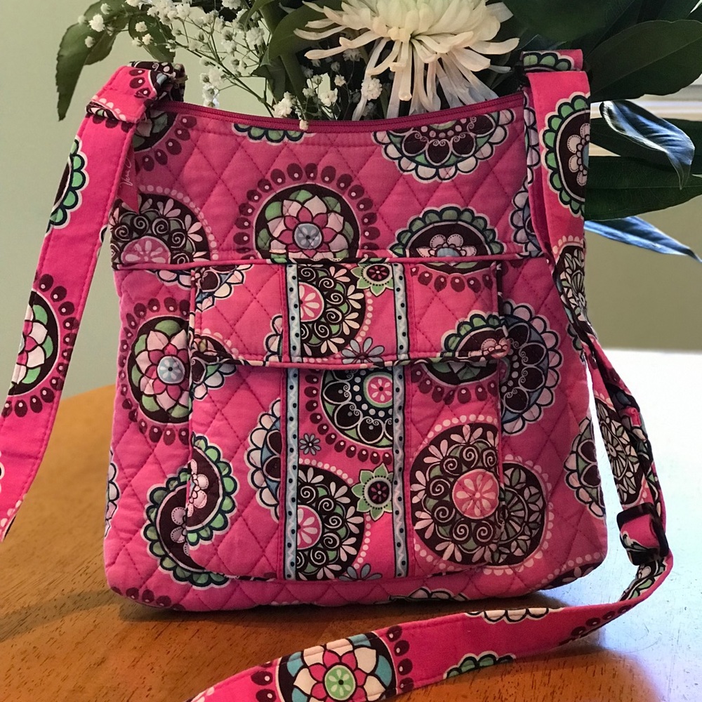 🧁Vera Bradley Hipster in Cupcakes Pink🧁